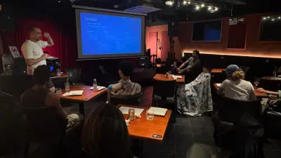 Tim Ramak beside the projected SHOOT slide at his August workshop in Shenzhen.